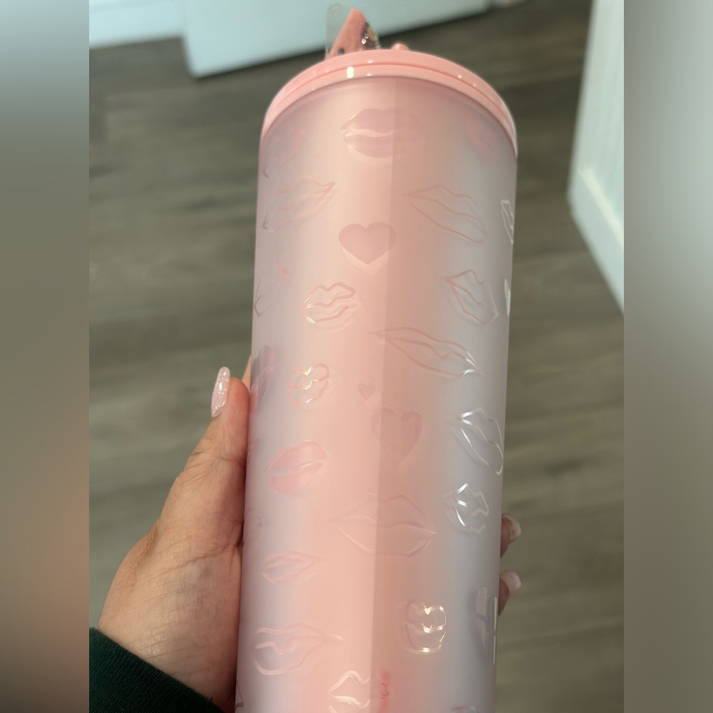 💖 Starbucks valentine 2021 pink and red lip 👄 soft touch tumbler - Picture 4 of 8